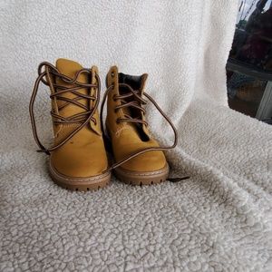 Boys size 12 stone canyon boots